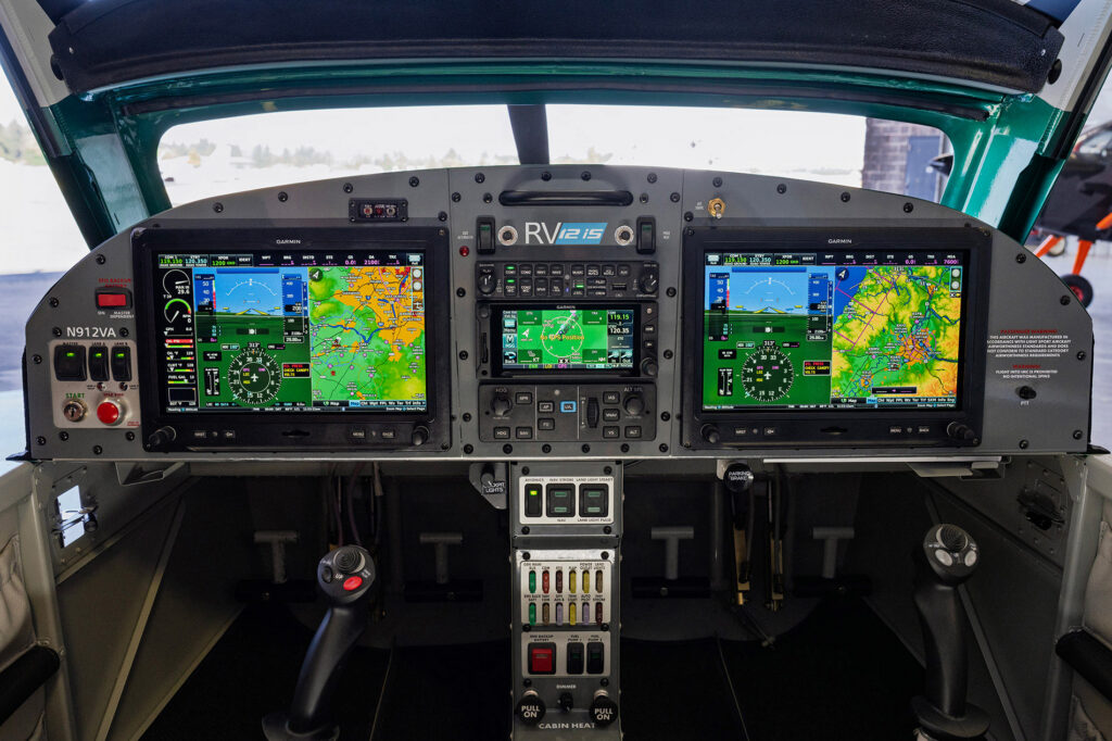 The RV-12iS kit and the SLSA are both available with either the Dynon SkyView or Garmin G3X EFIS.